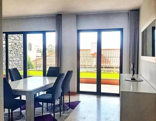 아파트 Private Garden And Pool In The Heart Of *