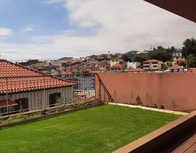 Private Garden And Pool In The Heart Of *