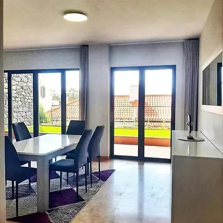 شقة Private Garden And Pool In The Heart Of *