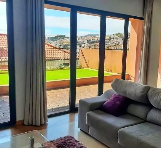 Private Garden And Pool In The Heart Of Funchal (Madeira)