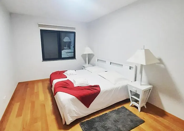 Private Garden And Pool In The Heart Of 丰沙尔